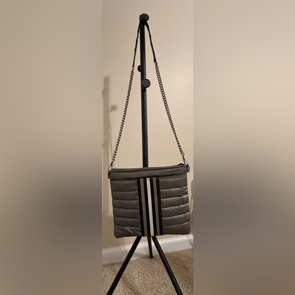 THINK ROYLN women’s quilted crossbody bag pewter detail chain and leather strap - Picture 10 of 13